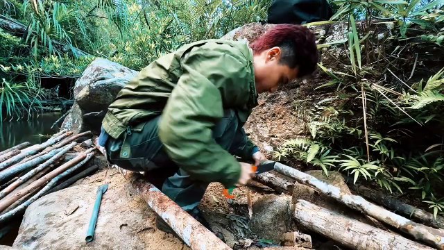 Este Hombre Construye refugios muy pequeños y acogedores, técnicas de supervivencia en la naturaleza, cocinando alimentos