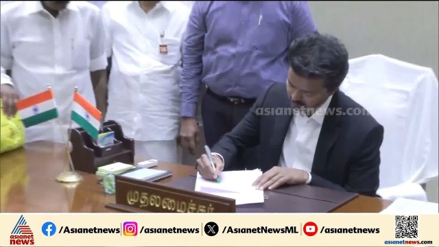 മുഖ്യമന്ത്രി കസേരയിൽ വിജയ്; ഓഫീസിലെത്തി ചുമതലയേറ്റു