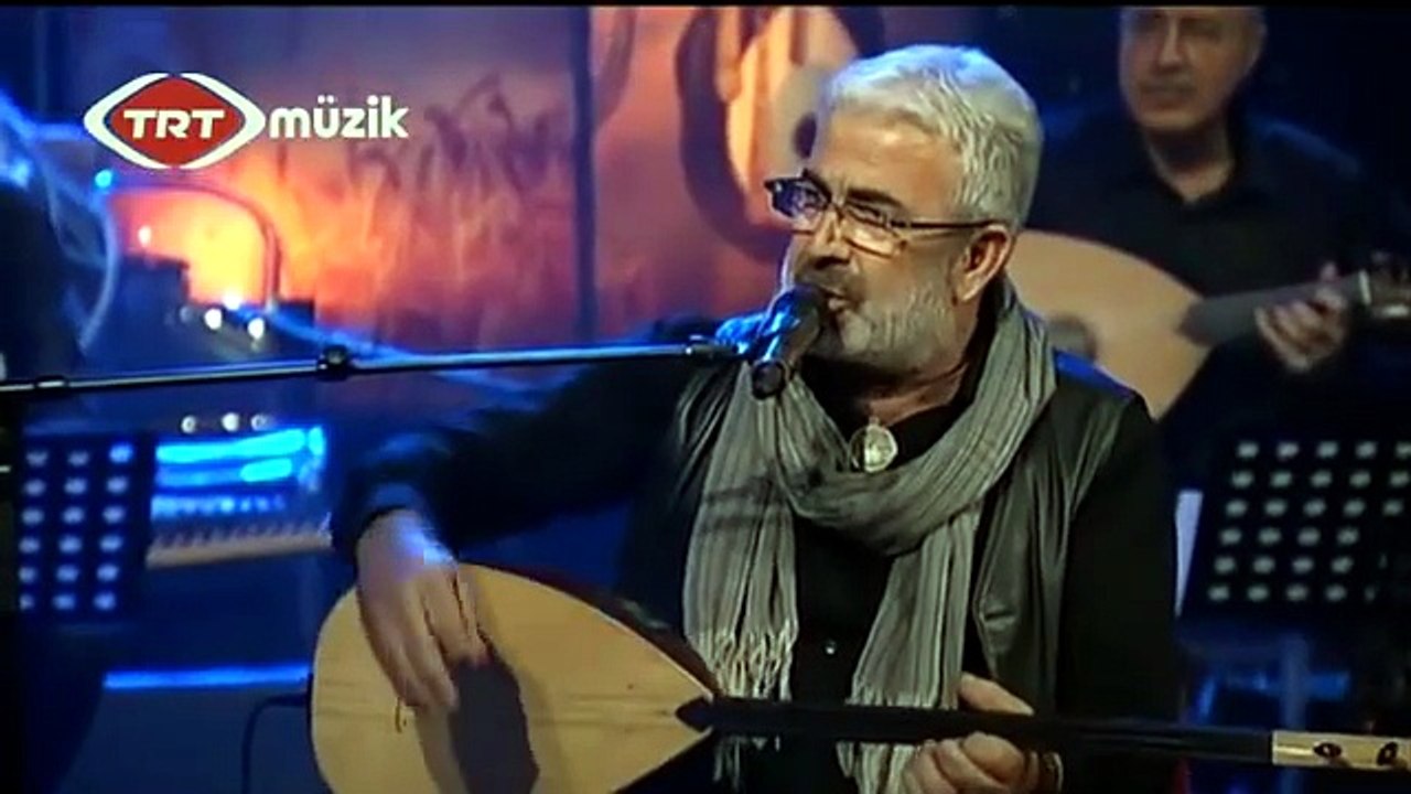 ESAT KABAKLI   BU BAYRAK