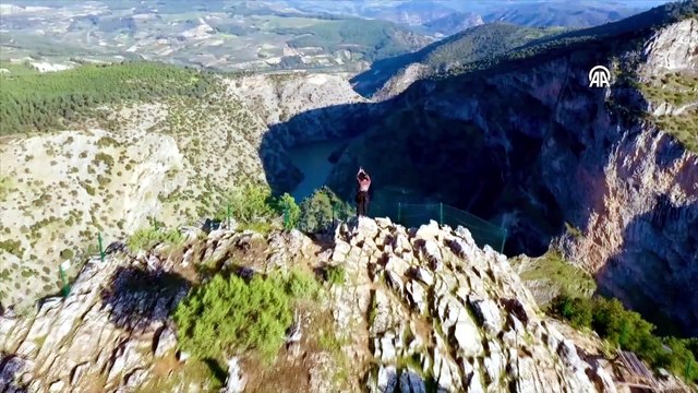 Üç ilin kesiştiği doğa harikası: Arapapıştı Kanyonu ziyaretçilerini büyülüyor