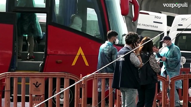 Comienza el desembarco de los pasajeros españoles del MV Hondius