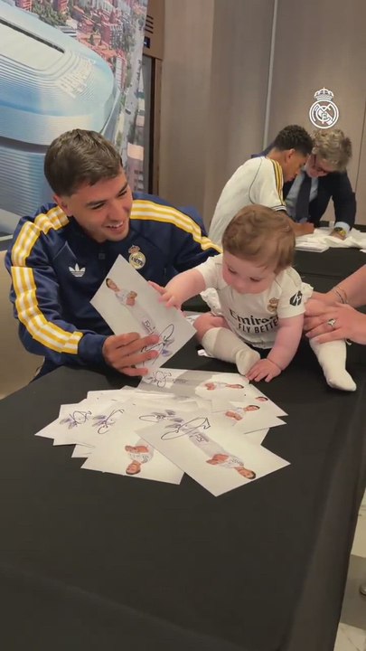 El momentazo de Brahim con un bebé
