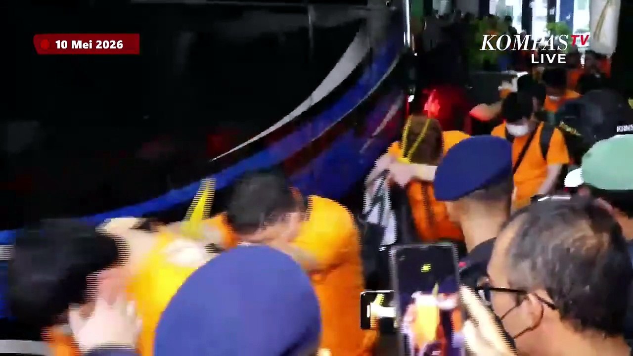 Terbaru! 320 WNA Tersangka Judol Hayam Wuruk Digiring Naik Bus Menuju Imigrasi