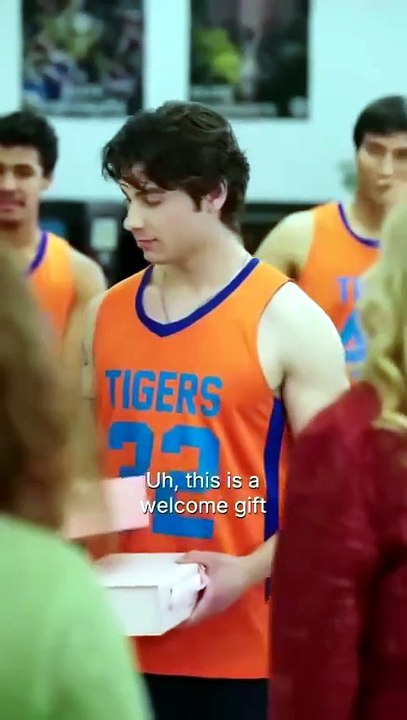 xoxo he dumped the queen bee for me dailymotion