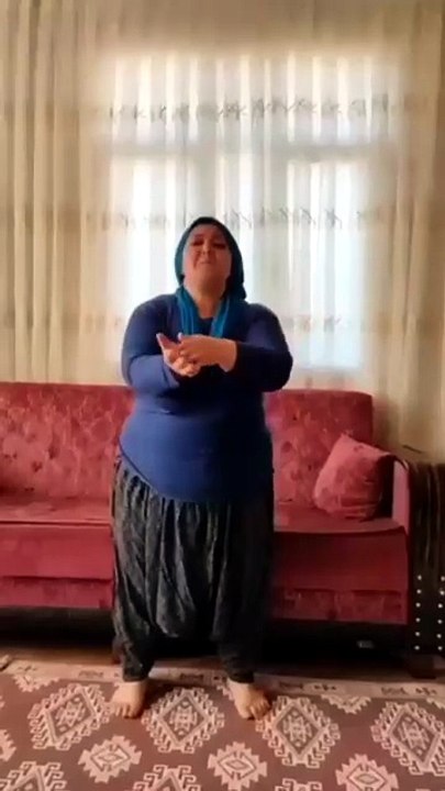 Teyze hulk galiba 👉 Kanalıma Göz Atın ve Abone...