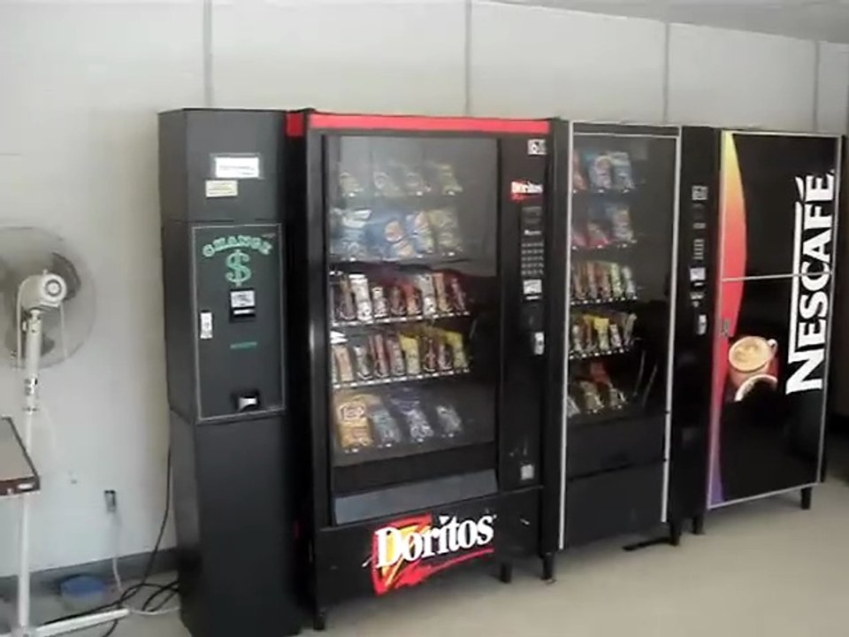 Kid Breaks Vending Machine (Reupload)