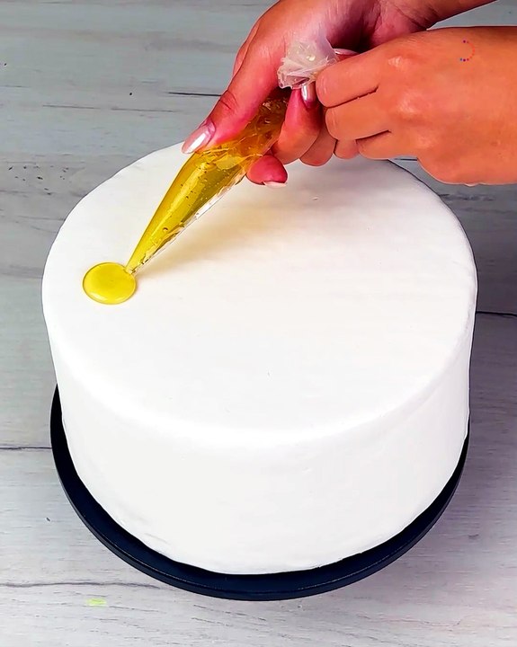 Cake & balloons, the perfect combo! 🎂🎈
