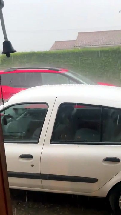 Joël, auditeur de la radio ICI Occitanie filme l'orage du 10 mai 2026
