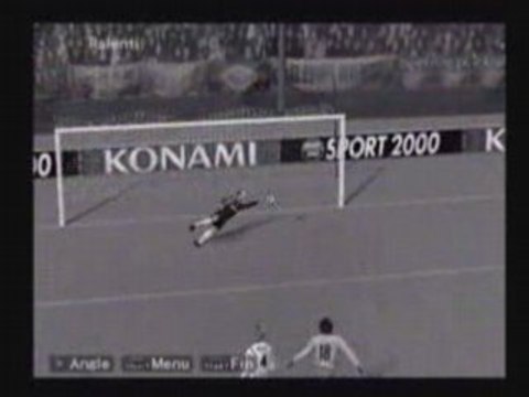 Dribbles de Zico puis coup de foulard à 18 mètres !!