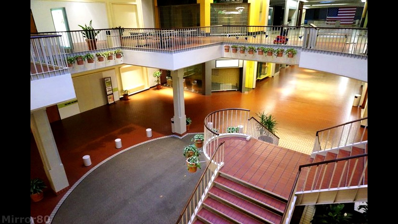 FNAF music in an abandoned mall.