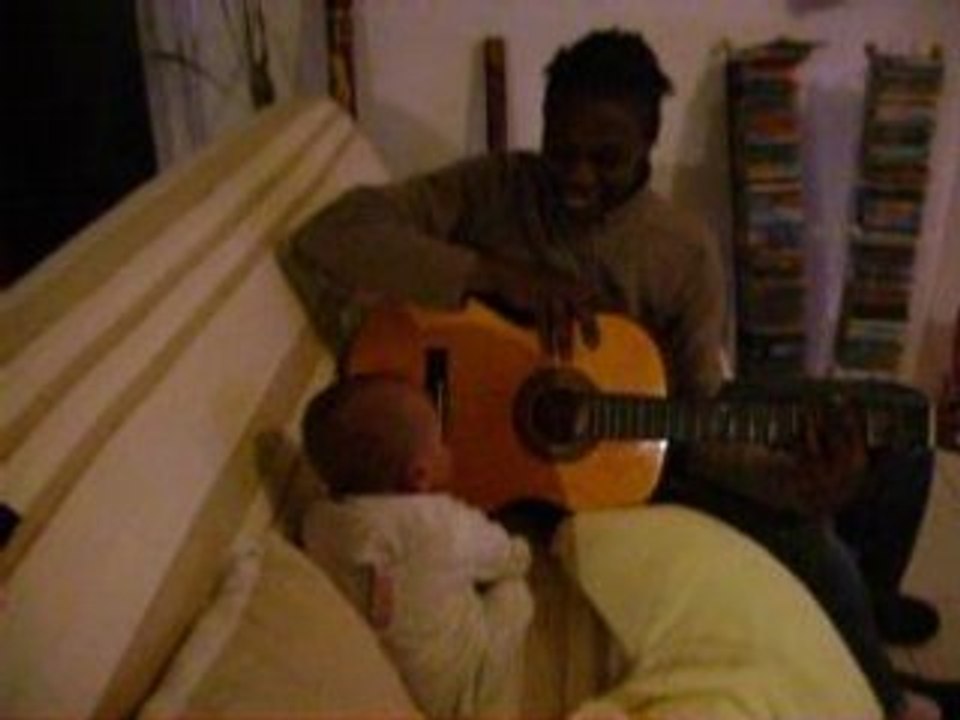 Premier morceau de guitare de Maël 22.03.08