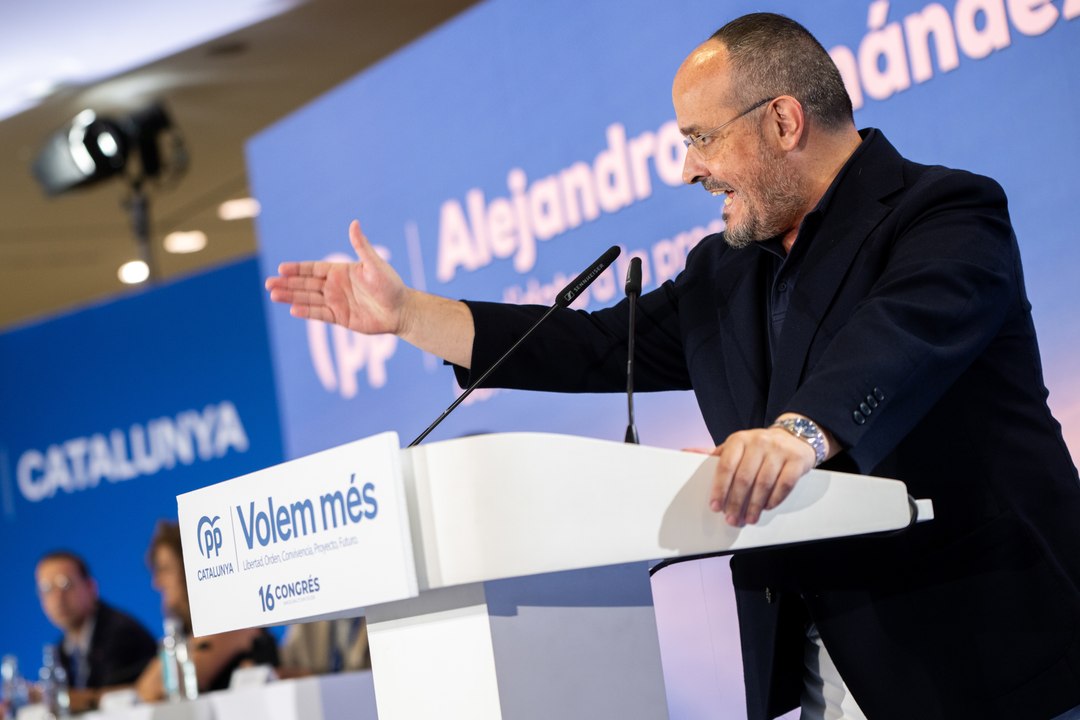 Alejandro Fernández apela a la "unidad" y a combatir el nacionalismo en su reelección como líder del PP catalán