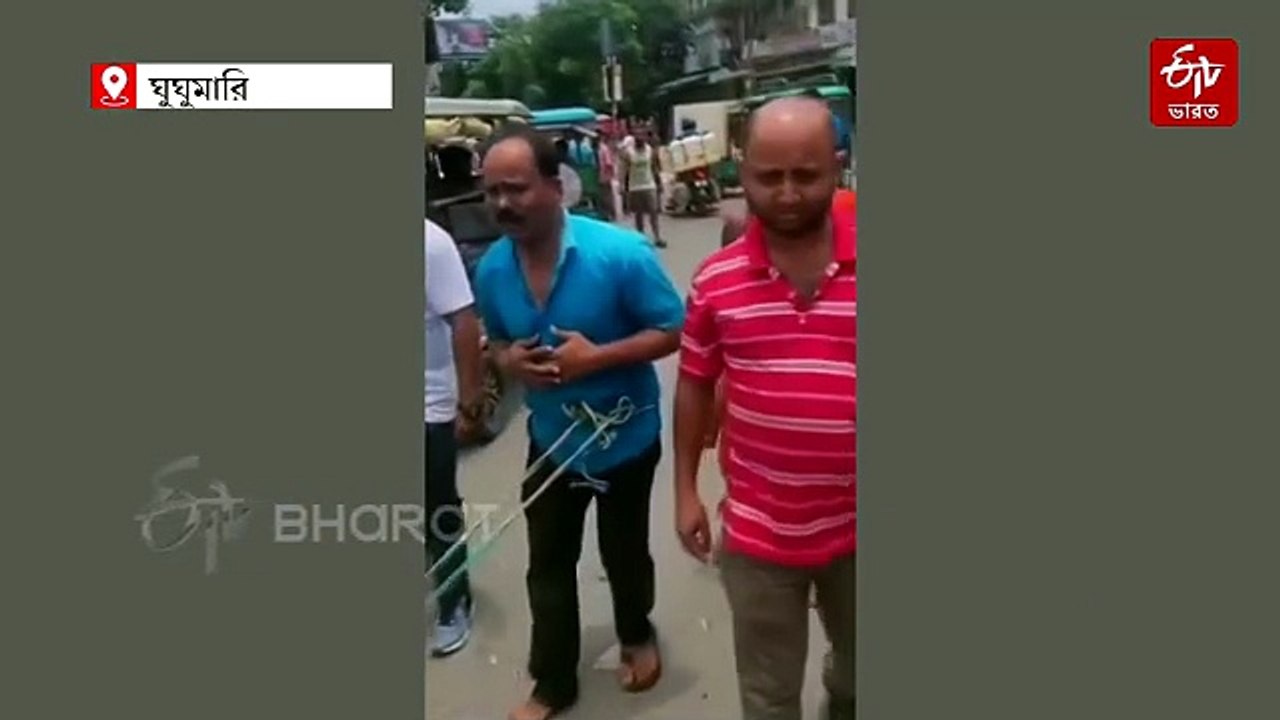 কোমরে দড়ি পরিয়ে তৃণমূল কর্মীকে বাজার পরিক্রমা ! ছোড়া হল ডিম