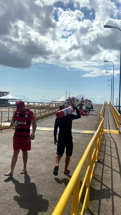 Parintins dobra de tamanho com chegada de turistas por rios para festival