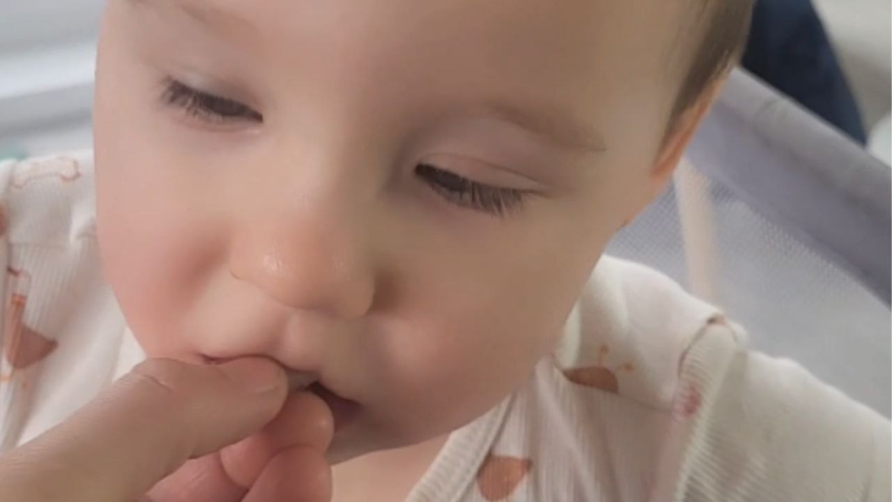 Boy's funny reaction to trying onion for the 1st time will make you say 'US!'