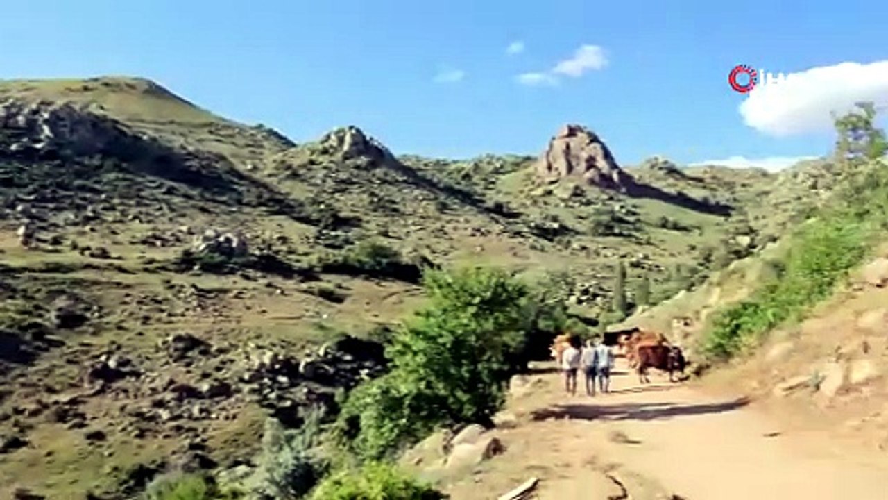 Kırşehir'de dağ yürüyüşü yapan grup, Kuş Kalesi'nde insan ya da uzaylıyı andıran figür tespit etti