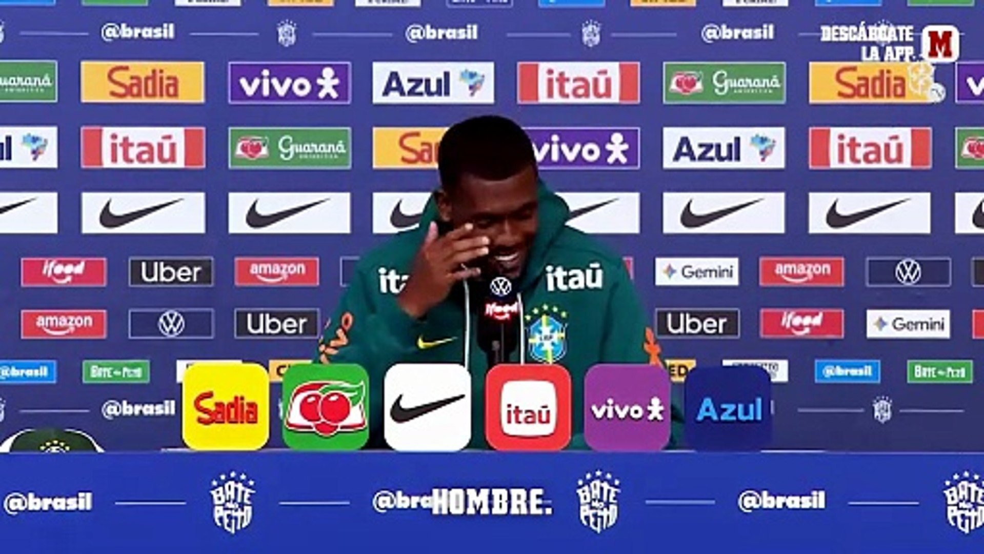 Rayan rompe todas las reglas de una rueda de prensa