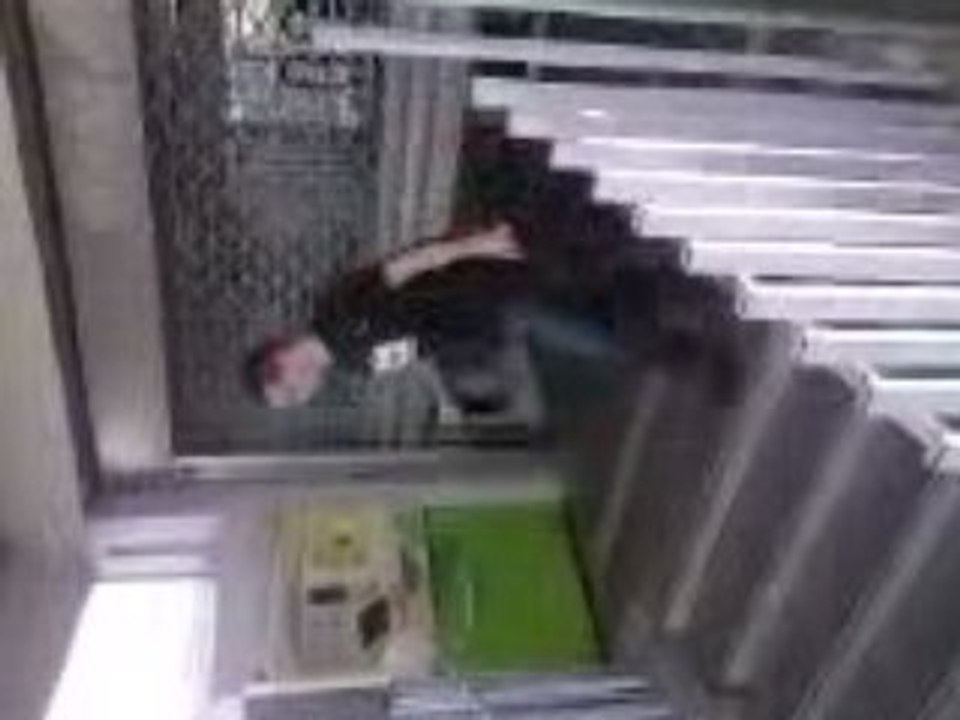 Cassage De Dos dans le RER ESTP !!