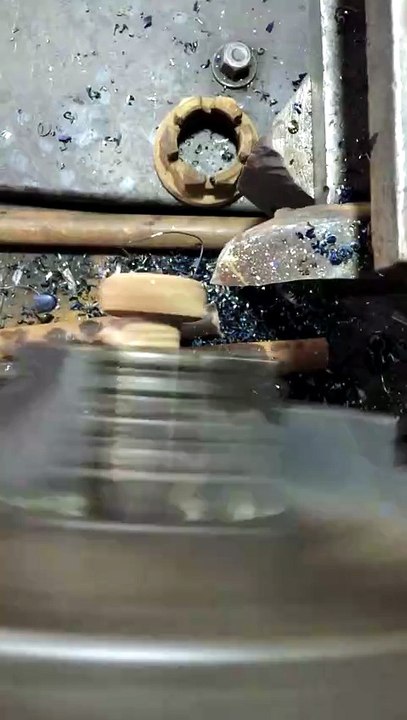 Amazing Lathe Machine Turning Process | Precisi...