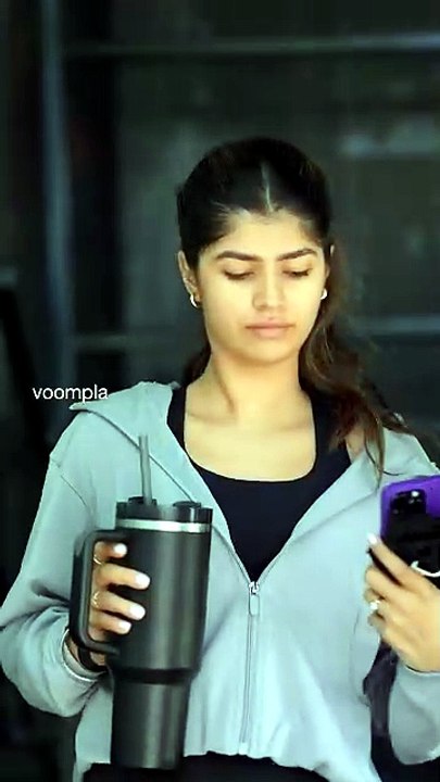 anjini dhawan pops out of the gym after wrapping up a workout sesh