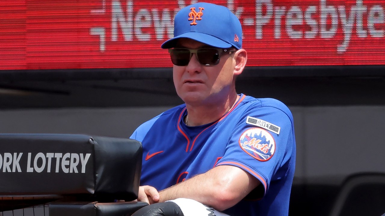 Mets Fire Manager Amid Team Issues & Poor Decisions