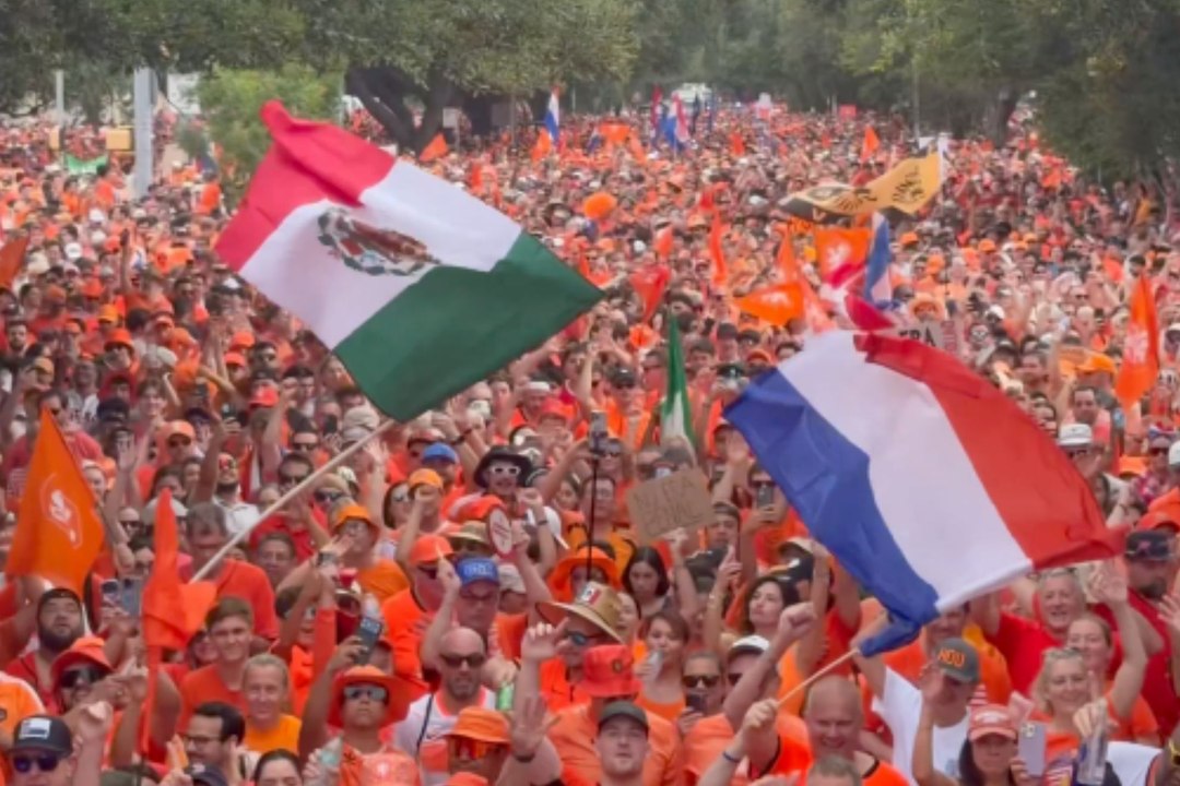 Netherlands fans embrace Mexico's World Cup atmosphere as viral celebrations win over soccer supporters