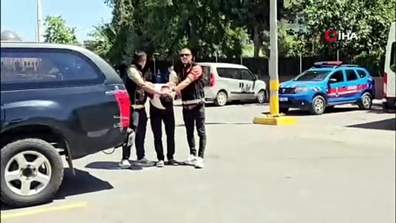 'Bana cinleri musallat etti' diyerek yaşlı adamı silahla öldürmüş