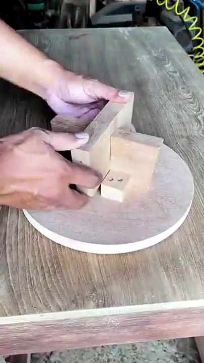 Simple wooden chair #diy #woodworking #ideas #d...