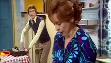some mothers do have em S1E1 Getting a Job