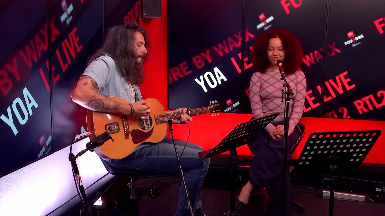 Yoa & Waxx interprètent "Moi" en live dans Foudre