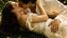 Bésame Bajo la Parra (Doblado) | Romance apasionante llena de secretos