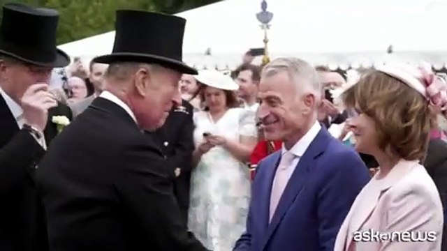 Carlo e Camilla festeggiano 3 anni dall'incoronazione nei giardini di Buckingham Palace