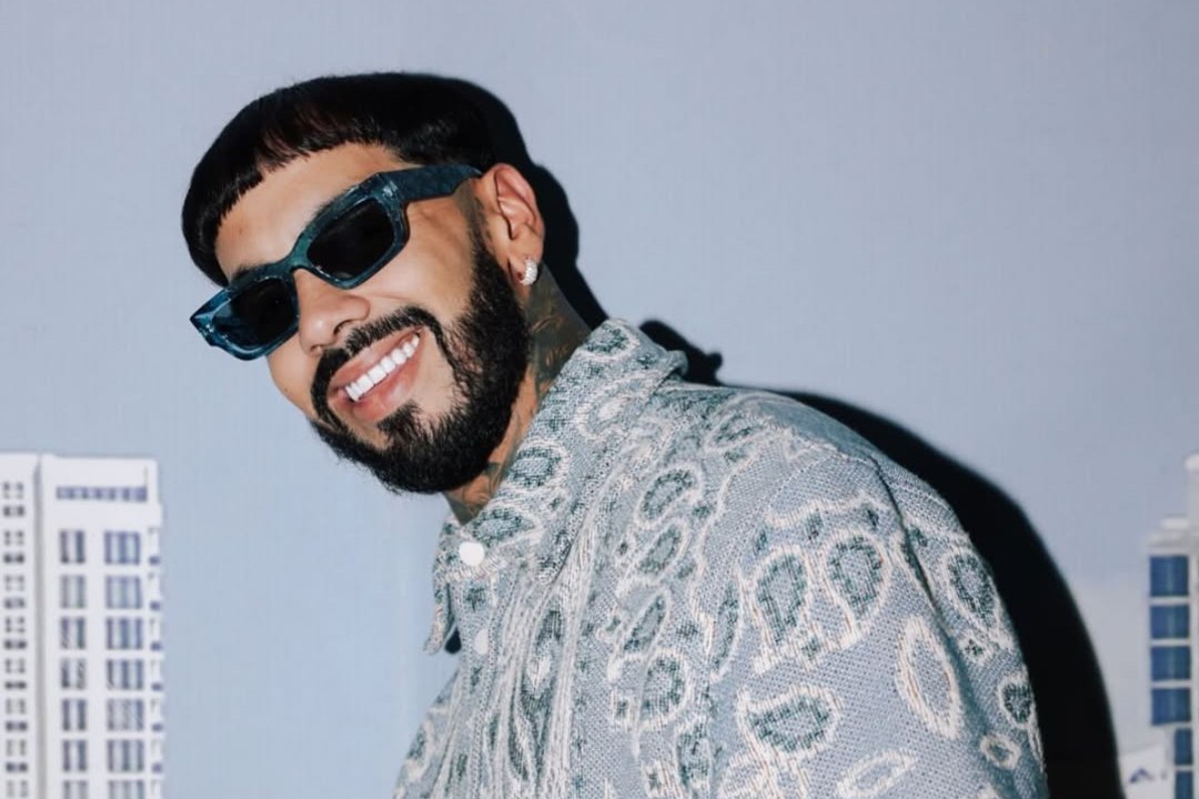 Anuel cae rendido ante la arepa y su reacción lo dice todo ¡Míralo!
