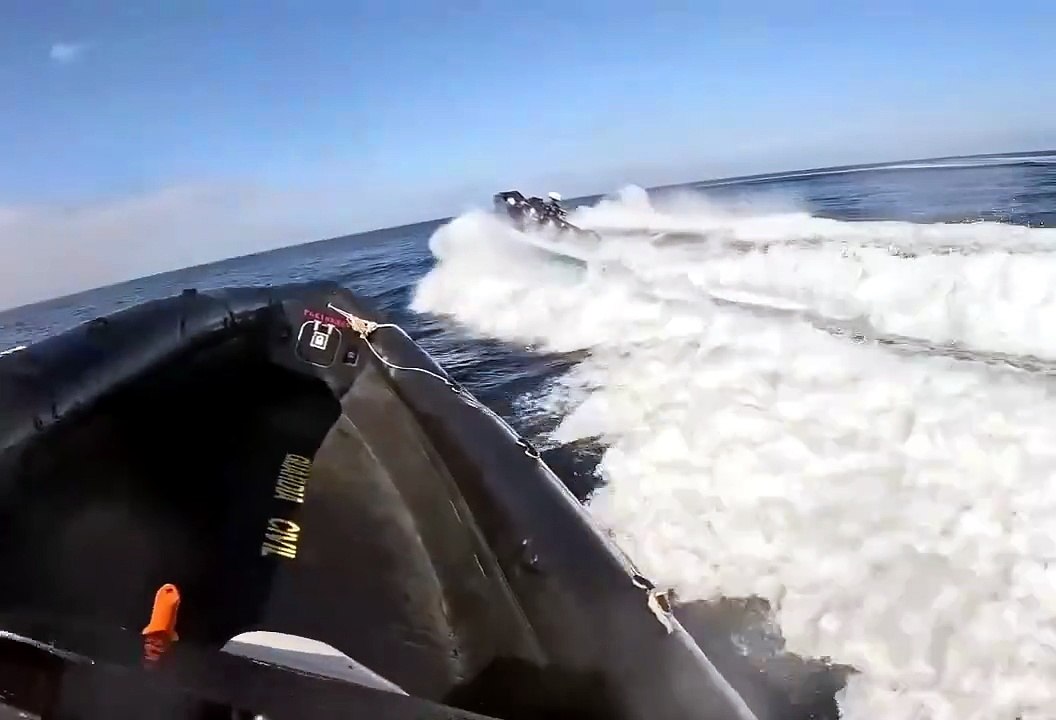 Las peligrosas estelas que dejan los narcos para tratar de hundir a la Guardia Civil