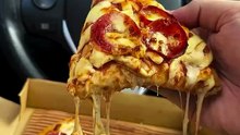 Nostalgic Pizza 🏻😍By @pizzahutpakistan Now i remember whats the difference.!1. Chicken Tikka