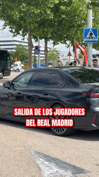 Salida de los jugadores del Real Madrid en la previa del partido ante el Oviedo