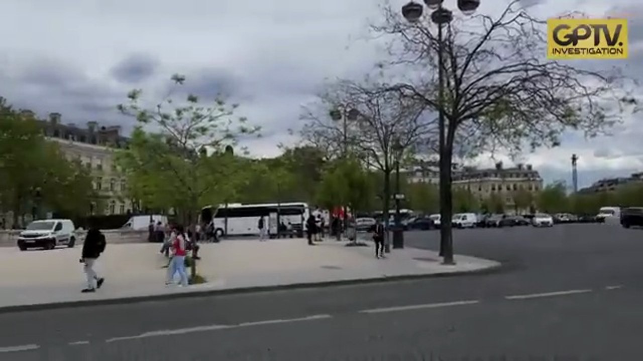 Paris se vide, la France se vend.