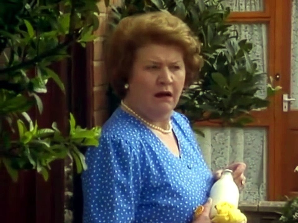 Keeping Up Appearances s02 e01 A Strange Man