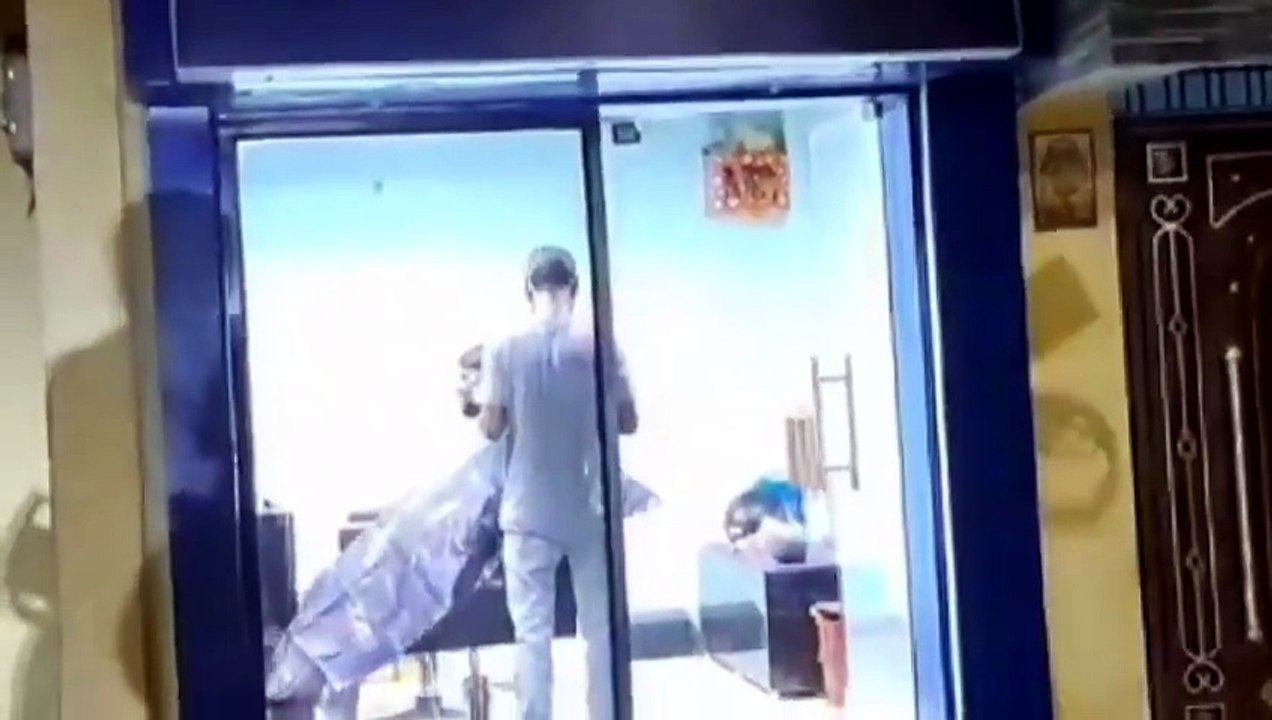Only in #India: The #ATM #Barbershop!