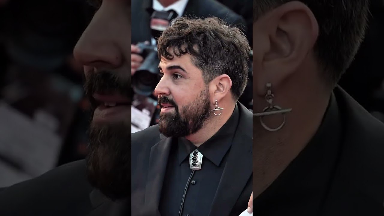 Artus, Franck Dubosc, Doria Tillier et Julia Piaton sur le tapis rouge du Festival de Cannes