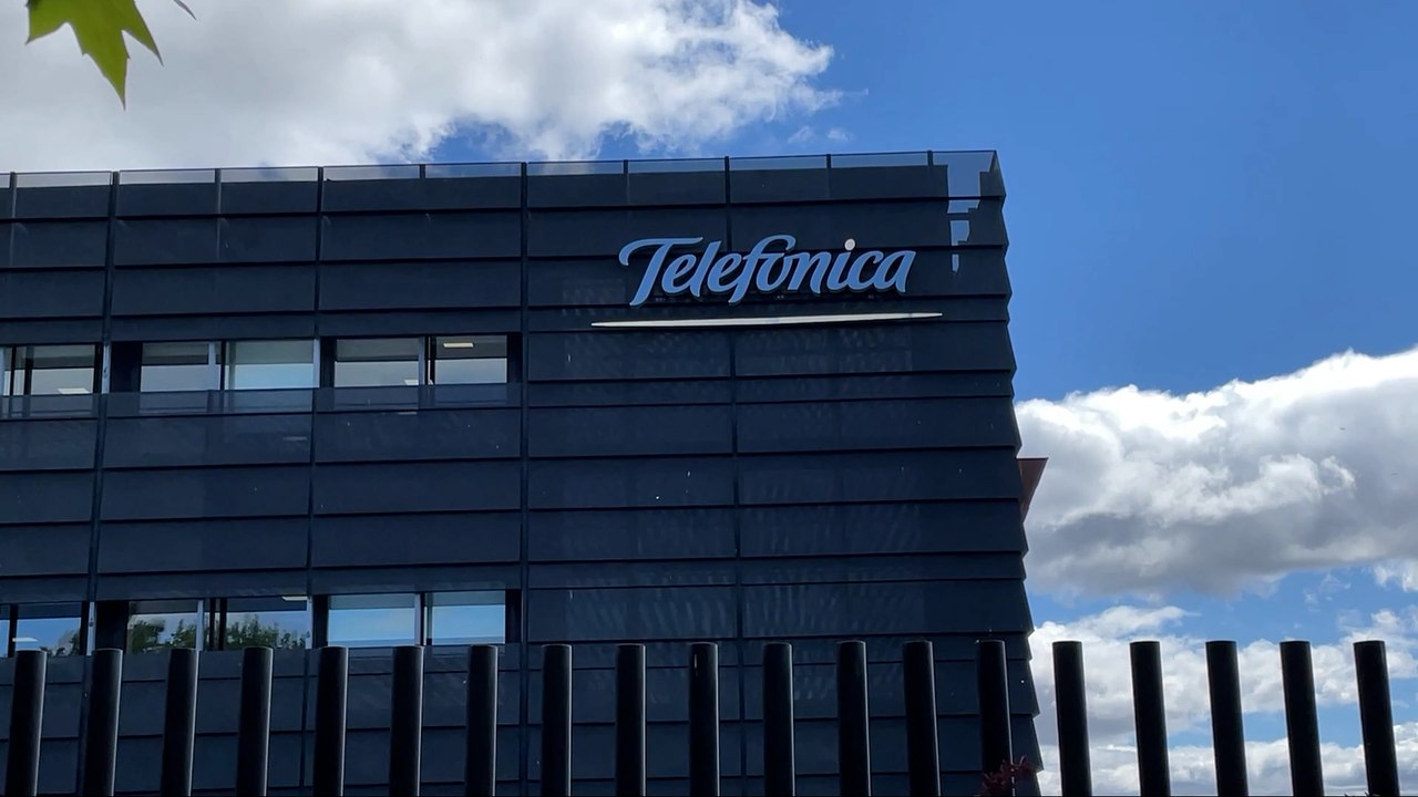 Telefónica recorta un 68,4% sus pérdidas y reduce su deuda en 1.500 millones