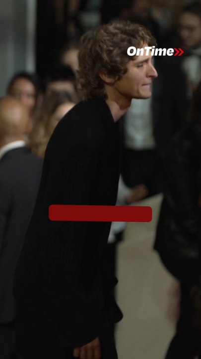 Vassili Schneider tout sourire tapis rouge du Festival de Cannes ✨