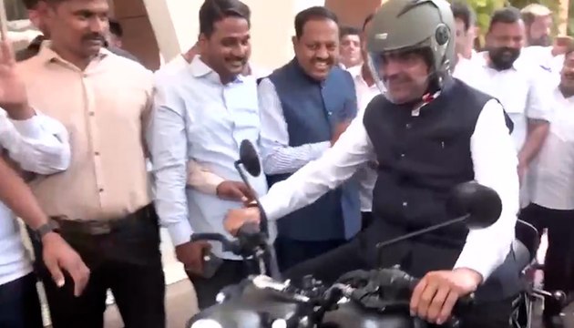 Devendra Fadnavis Reaches Vidhan Bhavan on Bike After Modi’s Fuel Saving Appeal