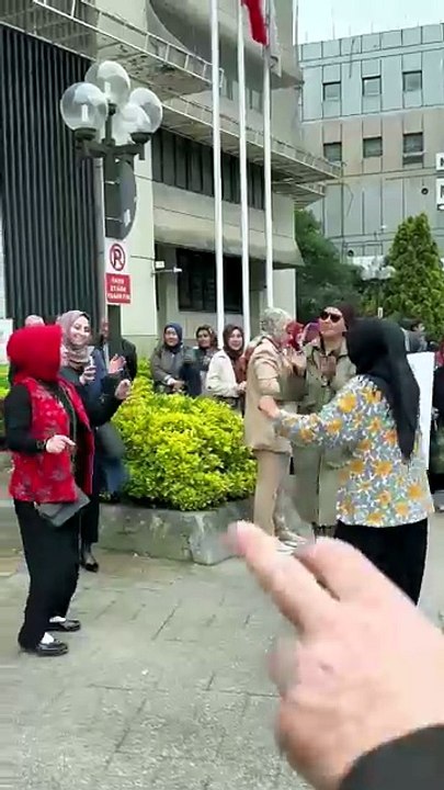 İzmit'in göbeğinde traktörlü kortej: Direksiyonda Tahir Büyükakın'ı görenler şaşırdı