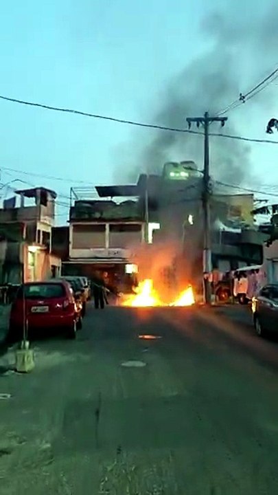 PM realiza operação contra barricadas no Morro do Dendê