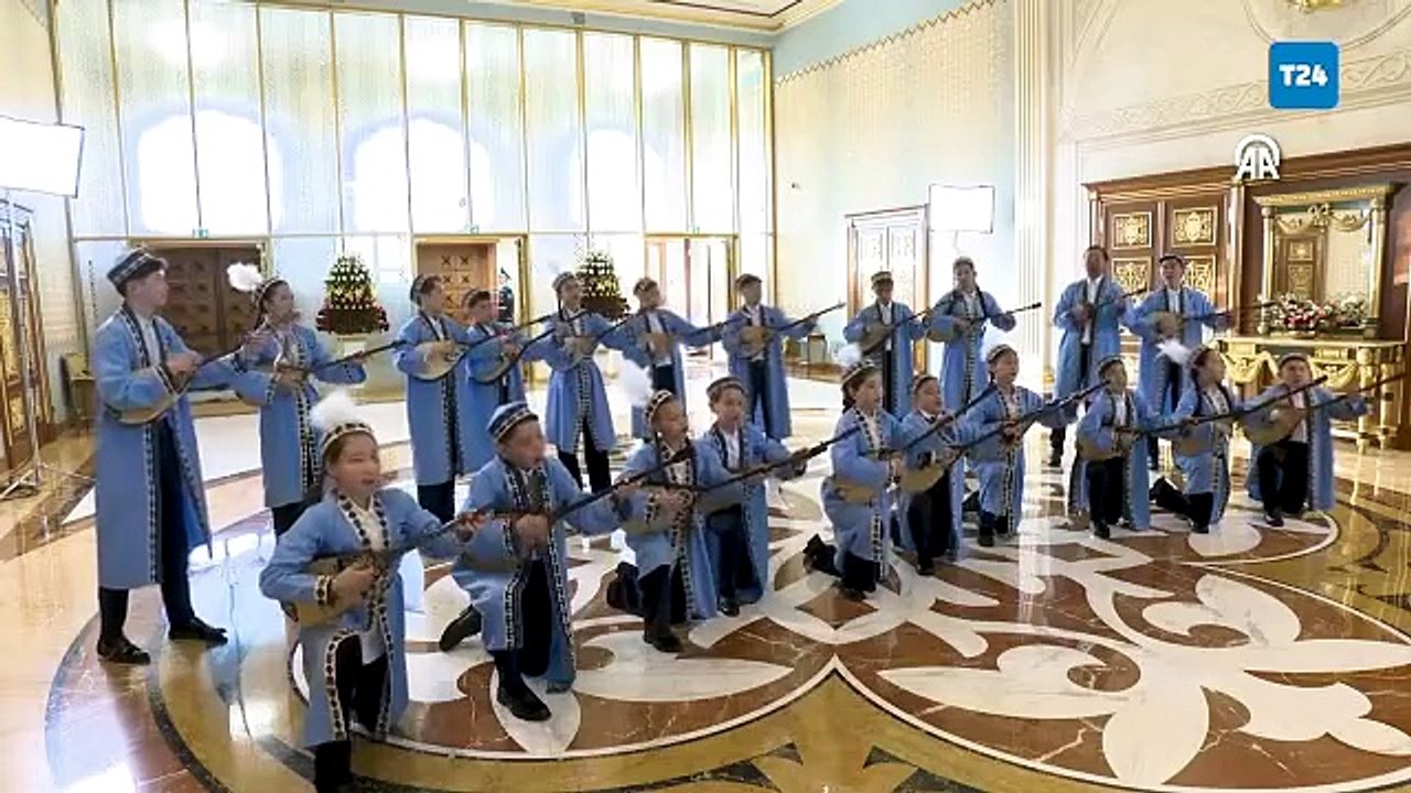 Cumhurbaşkanı Erdoğan, Kazakistan'da: Kazak çocuklar, Erdoğan'ı 'Dombra' ile selamladı
