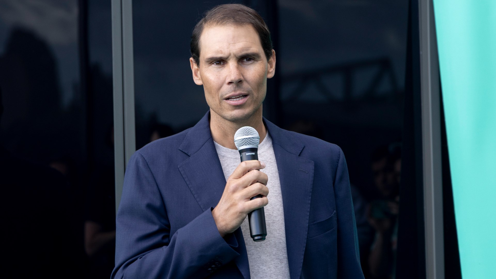 Rafa Nadal, una de las figuras m�s emblem�ticas del deporte espa�ol y reconocido seguidor del Real Madrid, ha roto su silencio sobre la situaci�n institucional y deportiva del club blanco en un momento de gran incertidumbre. En pleno proceso de transici�n y tras una temporada que el propio tenista ha calificado de "complicada", Nadal ha defendido con firmeza que sean los socios quienes tomen las riendas del futuro de la entidad a trav�s del proceso electoral recientemente abierto.