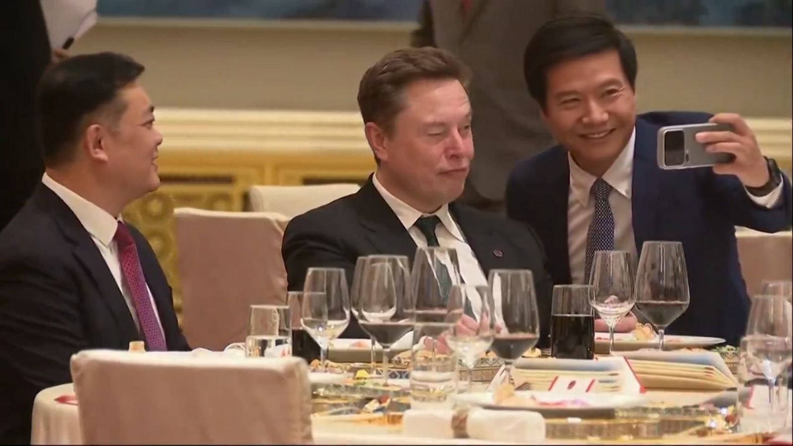 Elon Musk’ın yanındaki 'hayran' Xiaomi’nin CEO’su çıktı

Video Haber