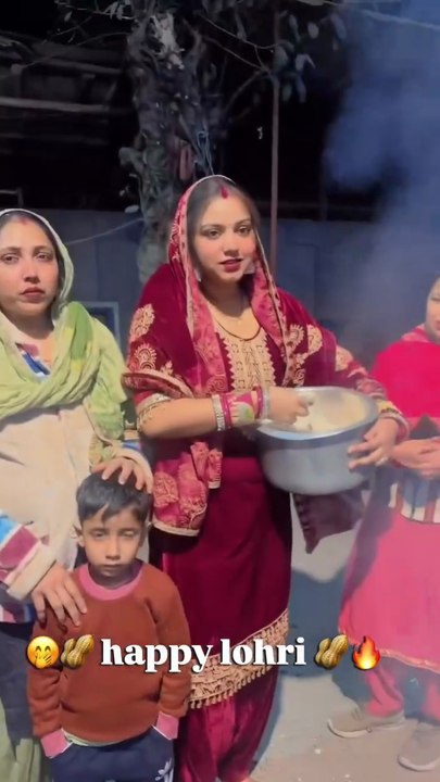Traditional Lohri Celebration 2026 | Punjabi Lohri Song & Gidda Dance 🔥