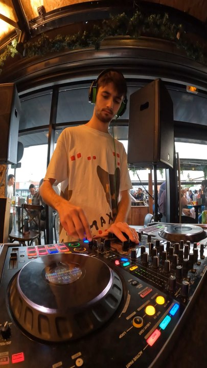Sur la fin j’avais mal aux poignets 😅🥁#dj#fingerdrumming#michi#fyp#musique